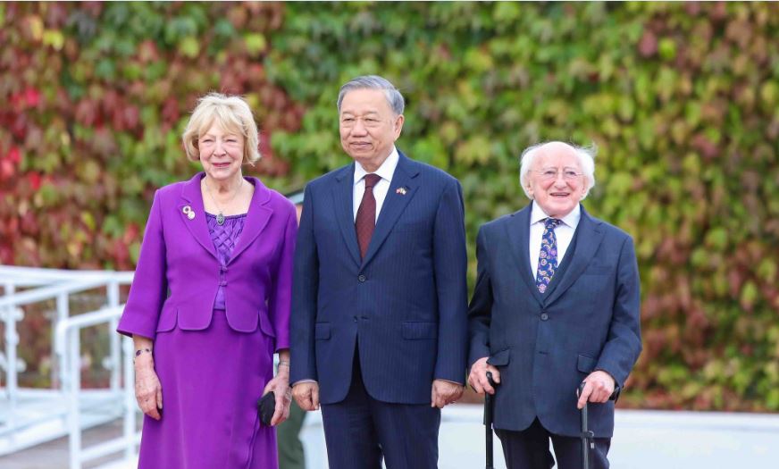 Irish President Michael Higgins and his wife hosted the welcoming ceremony for General Secretary and President To Lam. Photo: Hong Nguyen