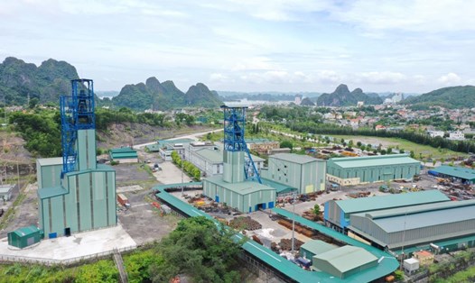 Theo quy hoạch, lần đầu tiên sẽ có một sân golf được xây dựng trên các mỏ than lộ thiên đã được hoàn nguyên. Trong ảnh là khu vực khai thác hầm lò của Công ty CP Than Núi Béo tại Hạ Long sau khi công ty này đóng hoàn toàn mỏ lộ thiên. Ảnh: Hoàng Hiền