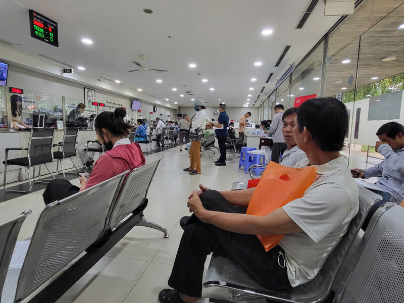 Many people go through procedures to change land use purposes after Ho Chi Minh City approved a new land price list. Photo: Huan Cao