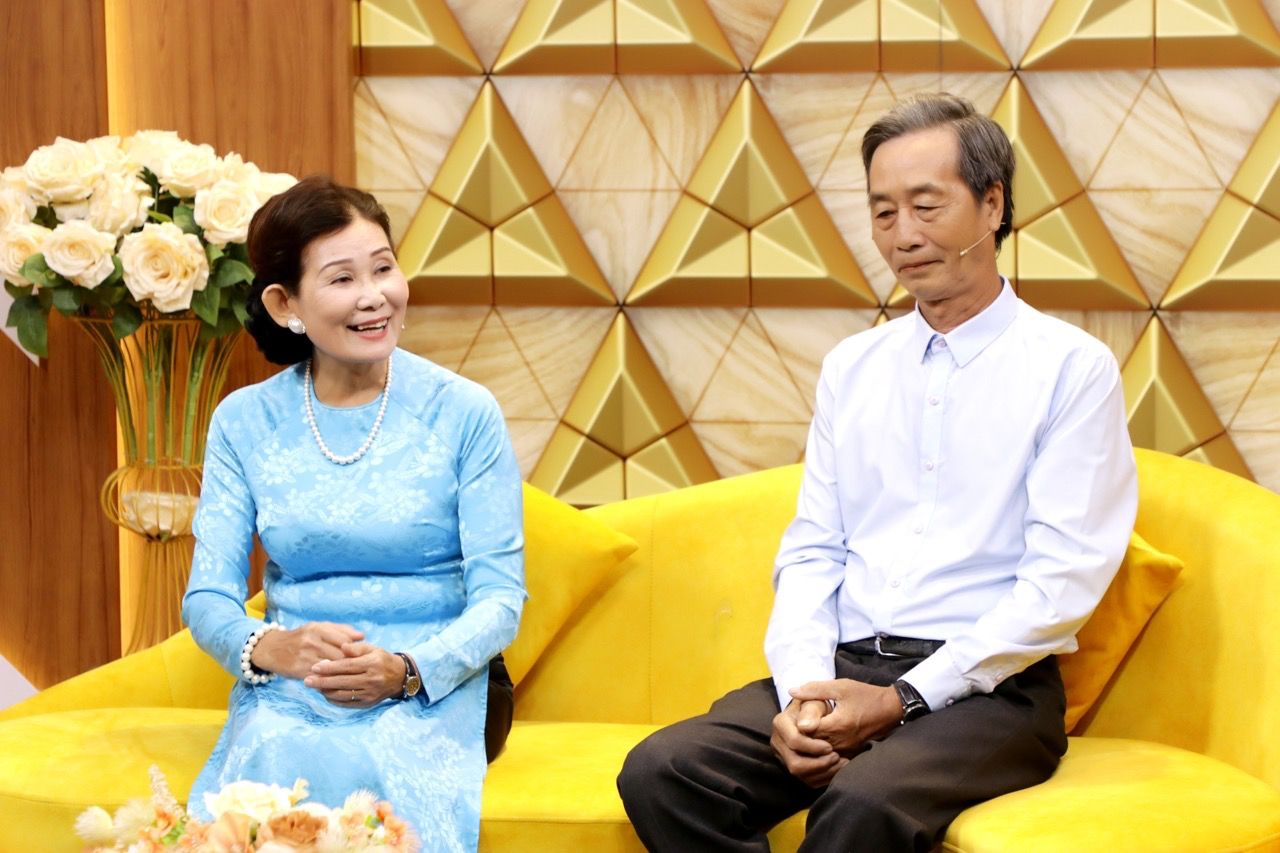 Mr. Hung and his wife at "Husband and Wife Harmony". Photo: Producer.