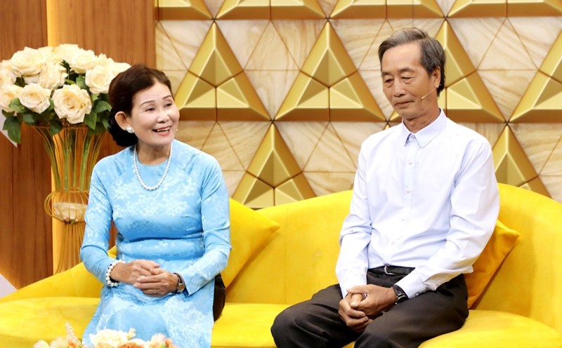 Mr. Hung and his wife at "Husband and Wife Harmony". Photo: Producer.