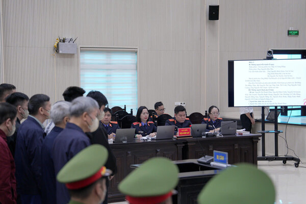 Toàn cảnh phiên tòa xét xử dàn cựu lãnh đạo tỉnh Bắc Ninh liên quan AIC. Ảnh: Vân Trường