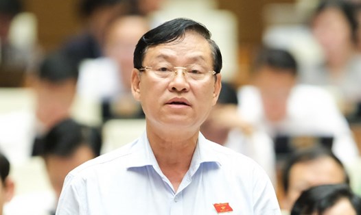 Đại biểu Nguyễn Hữu Chính dẫn vụ án ở Bệnh viện Bạch Mai có thiết bị y tế 40 tỉ đồng bị phong tỏa, kê biên. Ảnh: Phạm Thắng