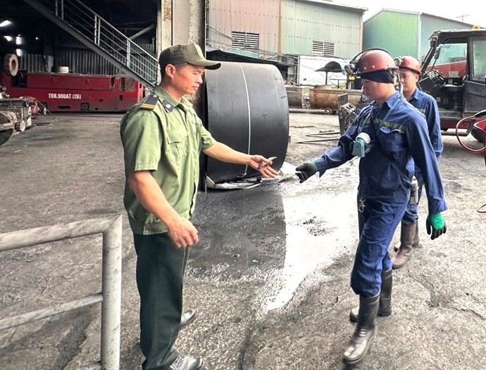 Coal and Minerals workers on shift. Photo: Ha Anh