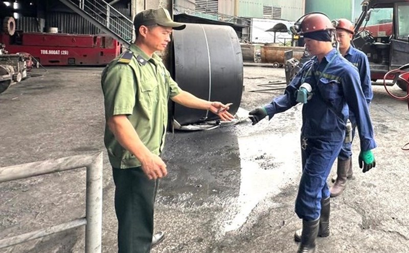 Coal and Minerals workers on shift. Photo: Ha Anh