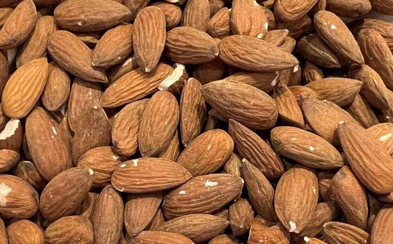Almonds are said to help reduce visceral fat. Photo: Kieu Vu
