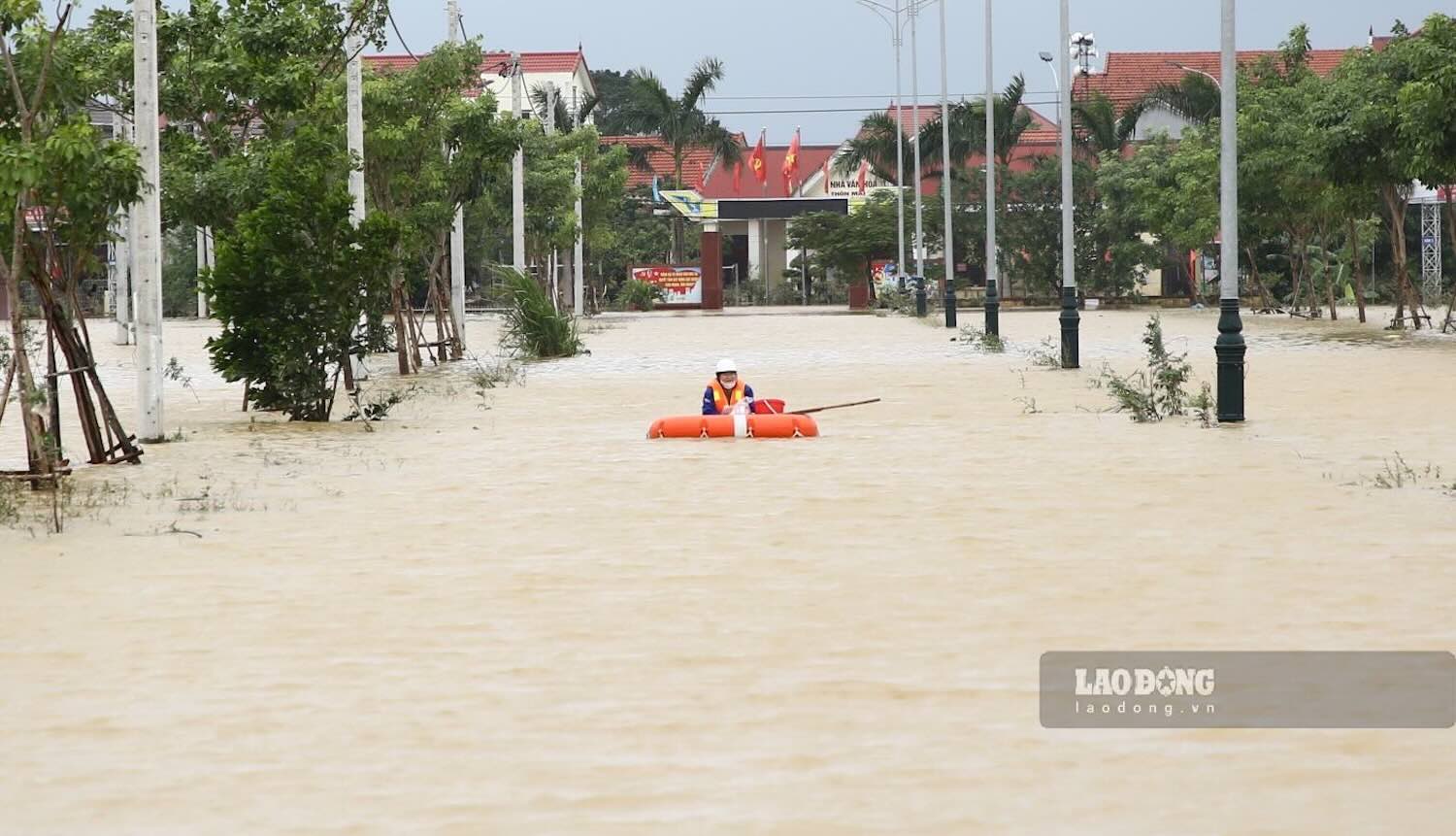 The "flood center" area in Quang Binh is still flooded in many places. Photo: Cong Sang