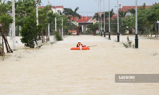 Vùng "rốn lũ" ở Quảng Bình đến nay vẫn còn nhiều nơi ngập trong nước. Ảnh: Công Sáng
