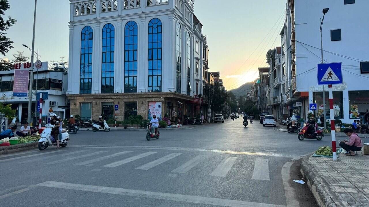 Many roads in Son La city have invested nearly 110 billion VND to upgrade sidewalks. Photo: Minh Nguyen