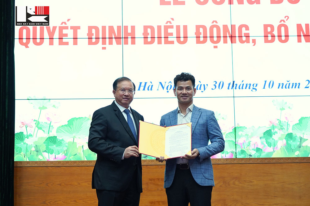 People's Artist Xuan Bac has just been officially appointed as Director of the Department of Performing Arts. Photo: Vietnam Drama Theater