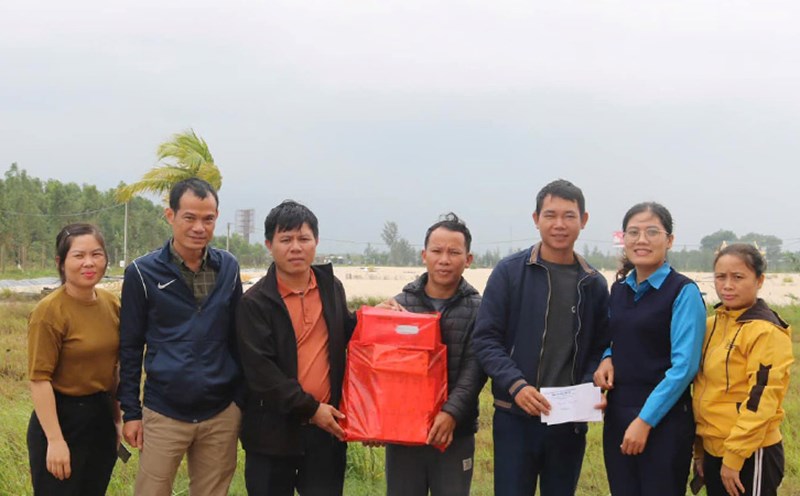 Supporting union members at aquaculture farms. Photo: Union of Agriculture and Rural Development Industry