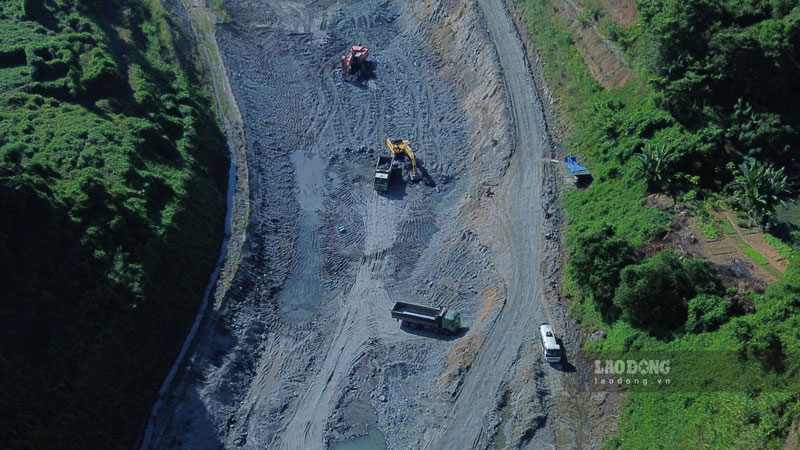 A series of billion-dollar projects in Lao Cai are facing difficulties and problems in site clearance for construction. Photo: Dinh Dai