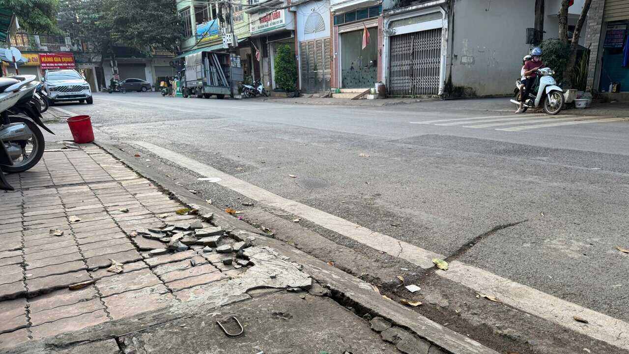 Son La spends more than 100 billion to renovate sidewalk system. Photo: Minh Nguyen.