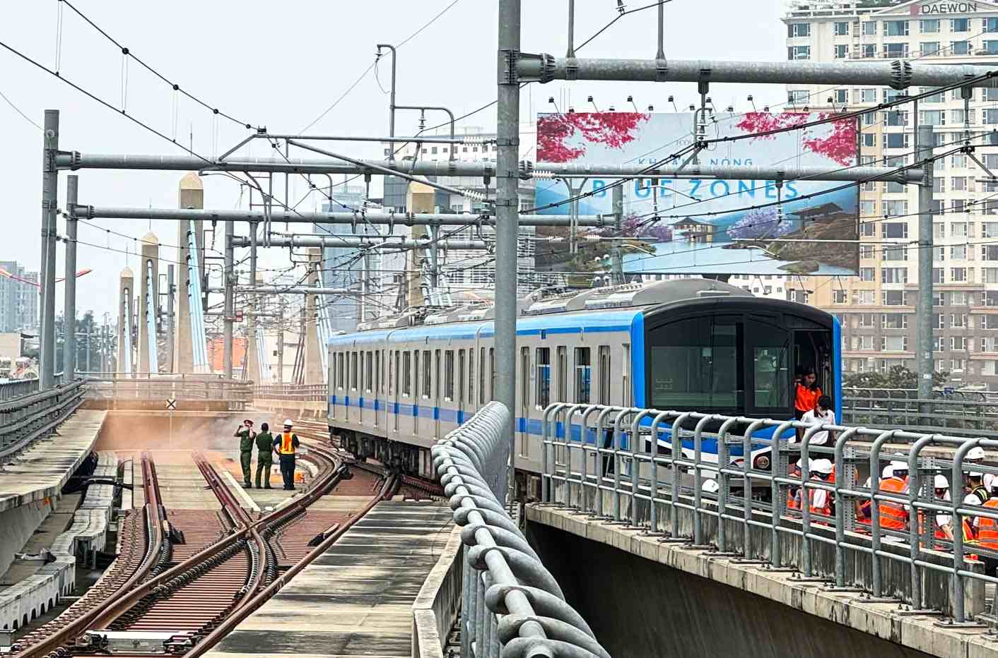 Fire drill on Metro train No. 1 on October 18. Photo: Minh Quan