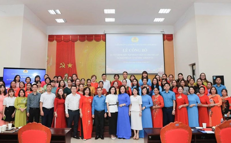 Hoa Binh City Labor Federation established a grassroots union of HDC GROUP VN Company Limited with more than 100 workers. Photo: Minh Nguyen