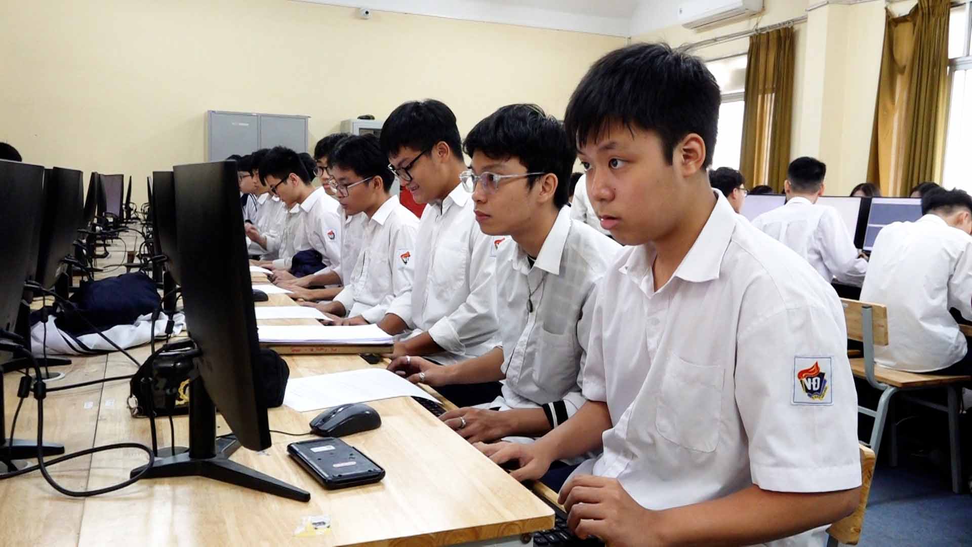 Is the 2025 high school graduation IT sample test difficult?