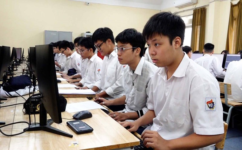 Is the 2025 high school graduation IT sample test difficult?