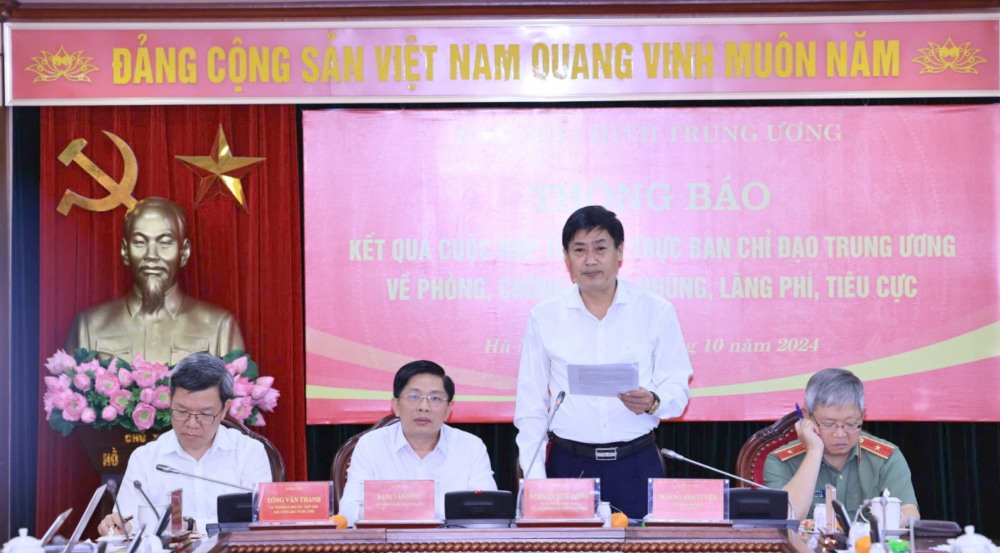 Deputy Head of the Central Internal Affairs Commission Nguyen Huu Dong said that the Standing Committee of the Steering Committee requested to review and handle projects that have existed for a long time, causing waste and loss. Photo: T.Vuong