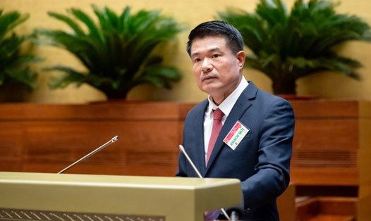 Viện trưởng Viện KSND Tối cao Nguyễn Huy Tiến trình bày tờ trình. Ảnh: Phạm Thắng