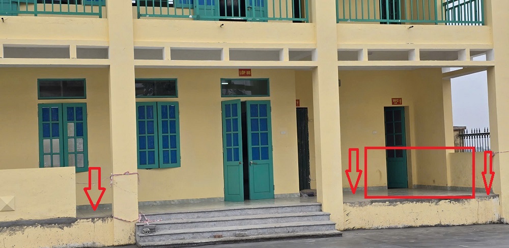 Đoạn lan can đã bị đổ từ hôm 25.10. Ảnh: Nam Hồng