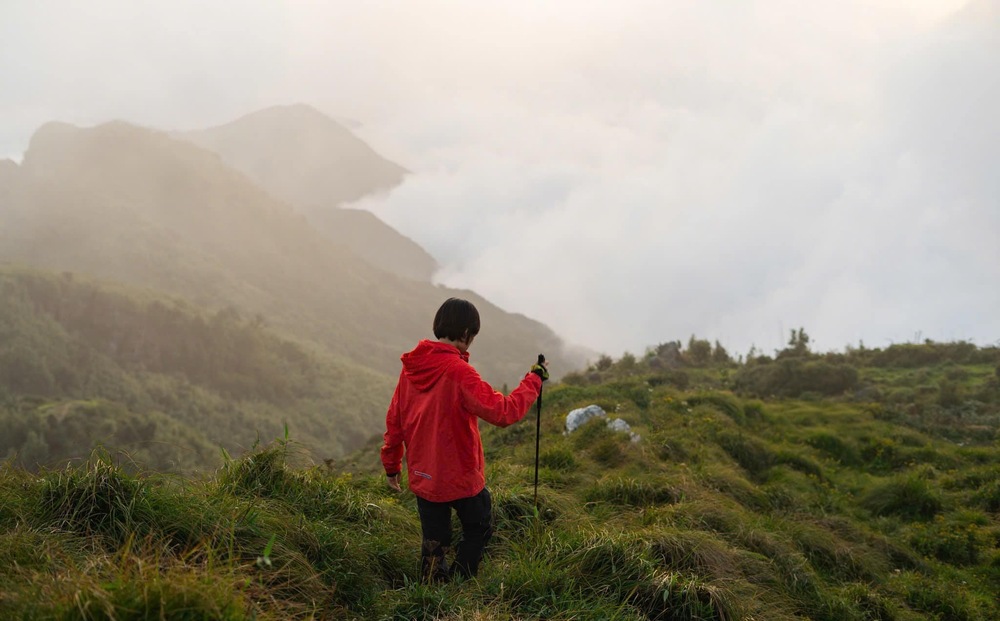 Voi kinh nghiem leo nui nhieu lan, nu trekker cho biet hau nhu minh khong gap bat ky kho khan hay bat tien gi trong qua trinh leo nui. Chi cung chuan bi cho minh mot suc khoe tot va tinh than thoai mai nen chuyen di kha suon se. Anh: NVCC