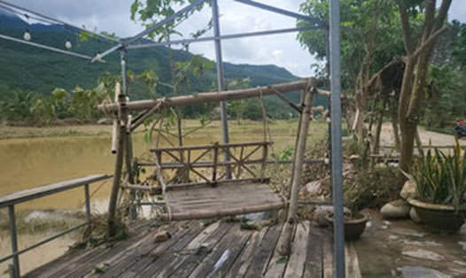 Làng du lịch Hoà Bắc tan hoang sau cơn bão Trà Mi. Ảnh: Mai Hương