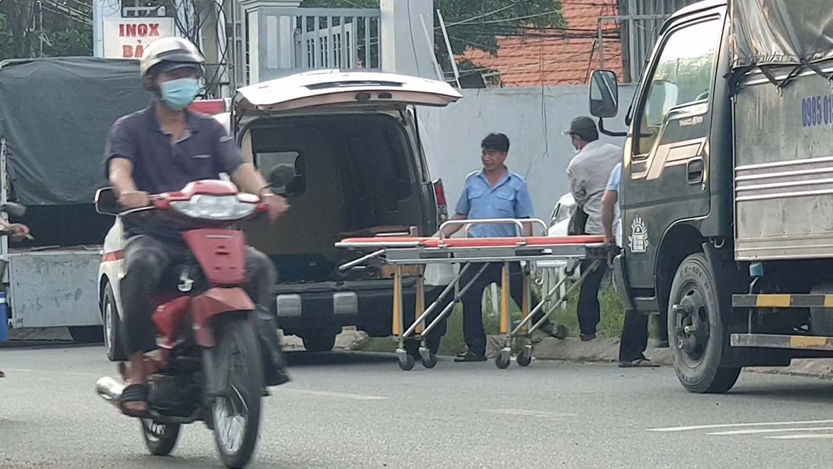 Clarifying the case of a young man who died at a rolling door manufacturing facility.