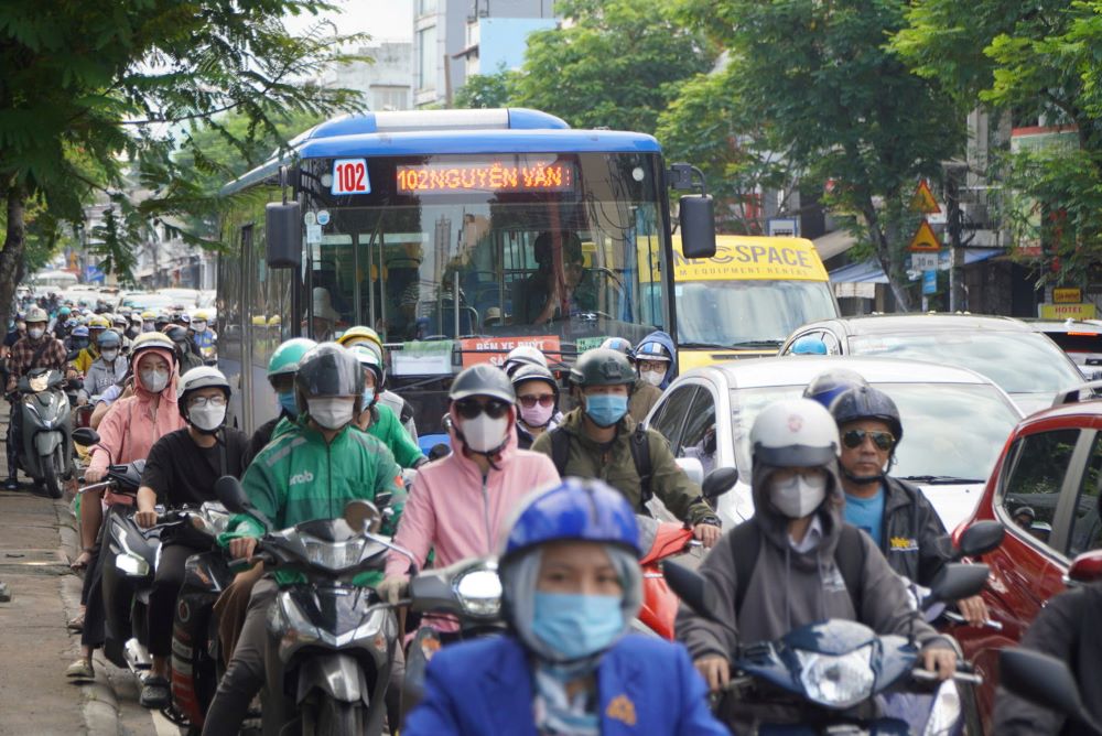 Sunny weather in the South. Photo: Nguyen Chan