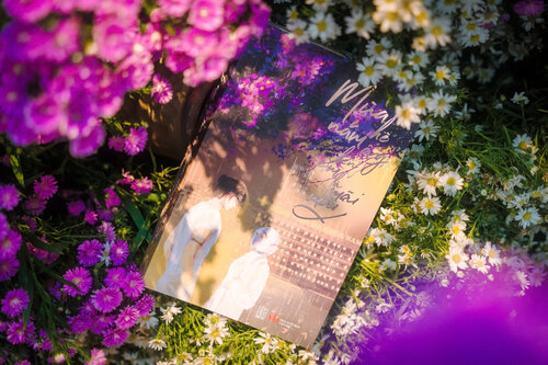 The novel "That summer with you is forever" is published by Literature Publishing House in association with Dong Tay Culture Company Limited. Photo: Publishing House