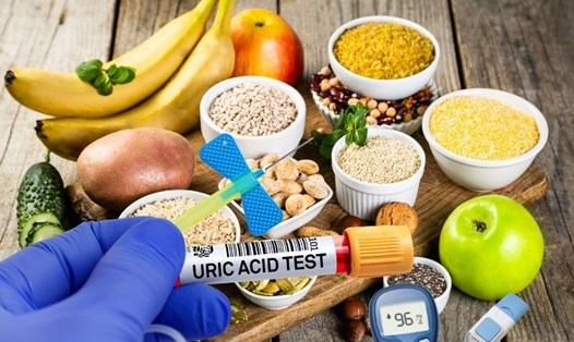 Ăn carb đúng cách sẽ tốt cho đường huyết và axit uric cao. Đồ họa: Hạ Mây