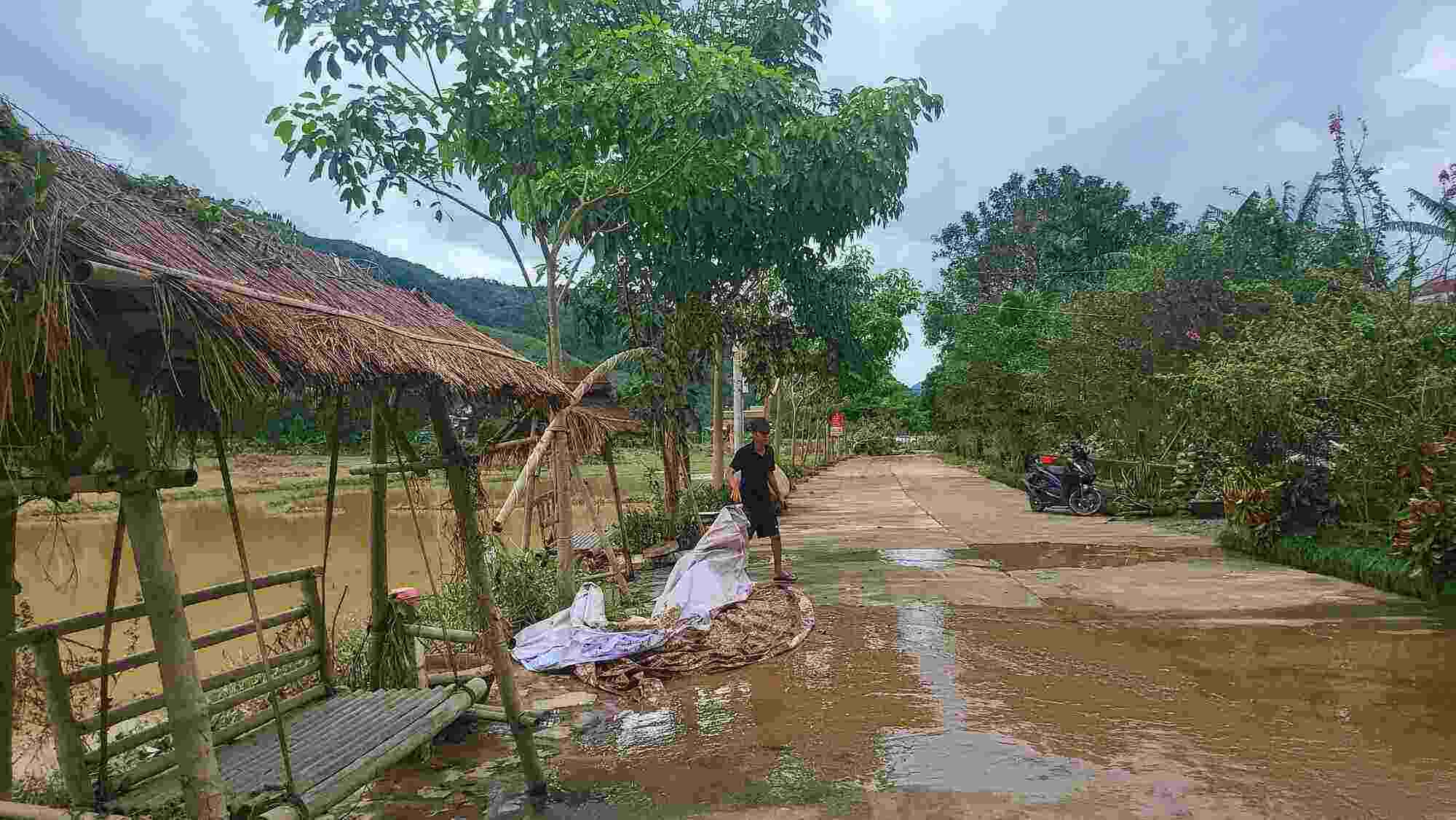 Heavy rains caused flooding and damaged many properties in Hoa Bac tourist village, Da Nang. Photo: Mai Huong