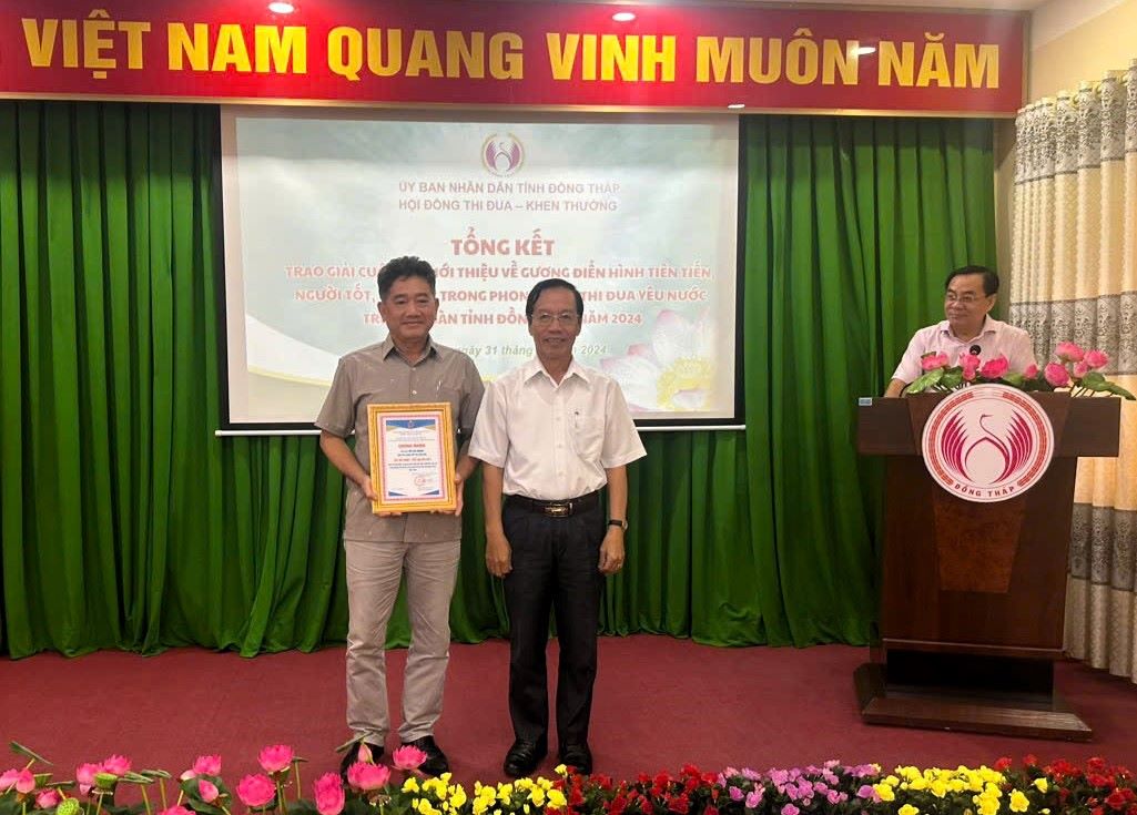 Tac gia Ho Van Nhinh - doan vien CDCS Truong THPT Doc Binh Kieu - dat giai Nhat cuoc thi. Anh: Phan Khuyen