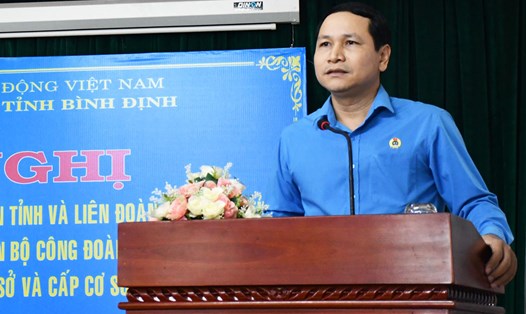 Chủ tịch LĐLĐ Bình Định Hà Duy Trung: "Doanh nghiệp 500 lao động mà chỉ có 30 đoàn viên công đoàn. Số còn lại đi đâu?". Ảnh Xuân Nhàn.