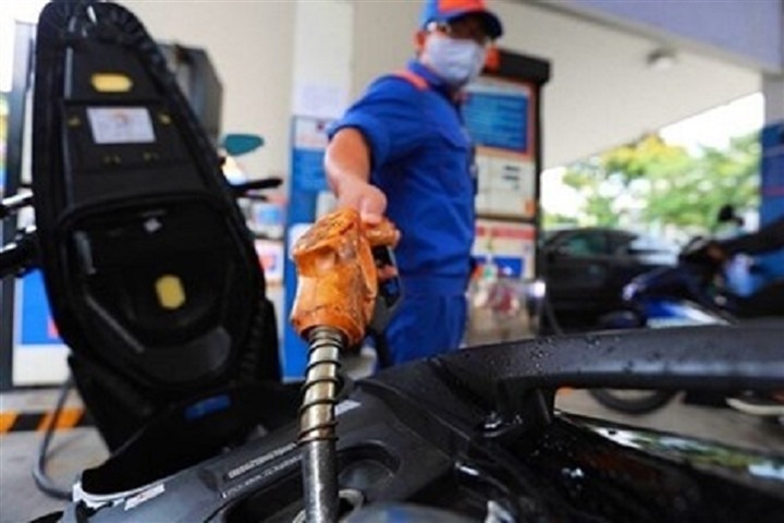 World oil prices continue to increase, domestic gasoline prices are forecast to decrease. Illustration photo: PLX