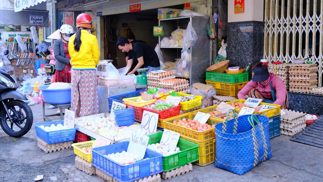 Can Tho dang day manh viec thuc hien cac chuong trinh nham binh on gia, dam bao cung cau hang hoa, dap ung nhu cau mua sam cua nguoi dan ve cac mat hang thiet yeu thoi gian cuoi nam 2024 va Tet Nguyen dan nam 2025. Anh: My Ly