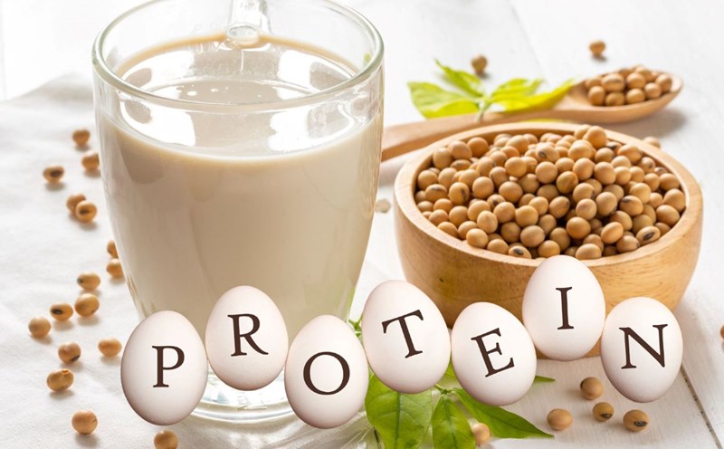 Soy milk contains 6.3 grams of protein per cup. Graphic: Thanh Thanh