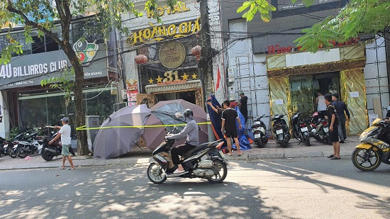 Karaoke bar - where the security guard fell to his death. Photo: Tien Dung