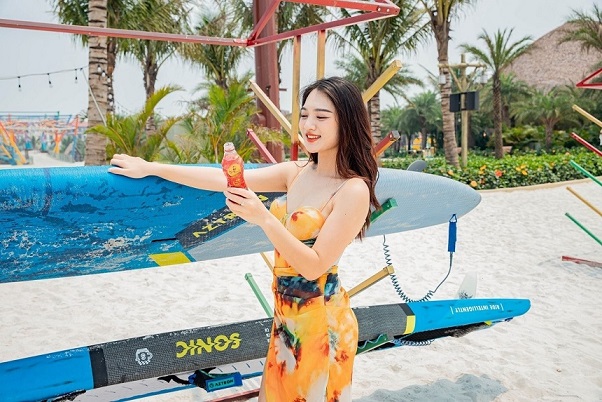 Tra Dr Thanh, thuc uong duoc chiet xuat tu 9 loai thao moc tu nhien la thuc uong duoc nhieu nguoi tre lua chon de thanh loc, cho co the tuoi mat moi ngay. Ảnh: Tan Hiep Phat