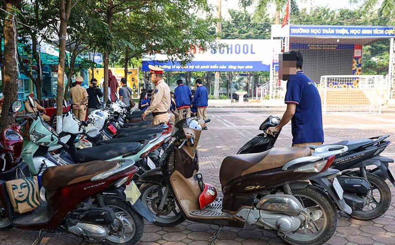 Many students riding motorbikes were "exposed" when checking the school parking lot
