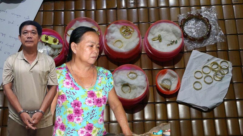 Temporarily detained 2 suspects for stealing over 100 taels of gold from their aunt. Photo: Provided by the police