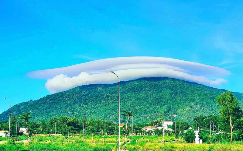 Cloud disk appears on the top of Chua Chan mountain, Dong Nai. Photo: Nhat Hien