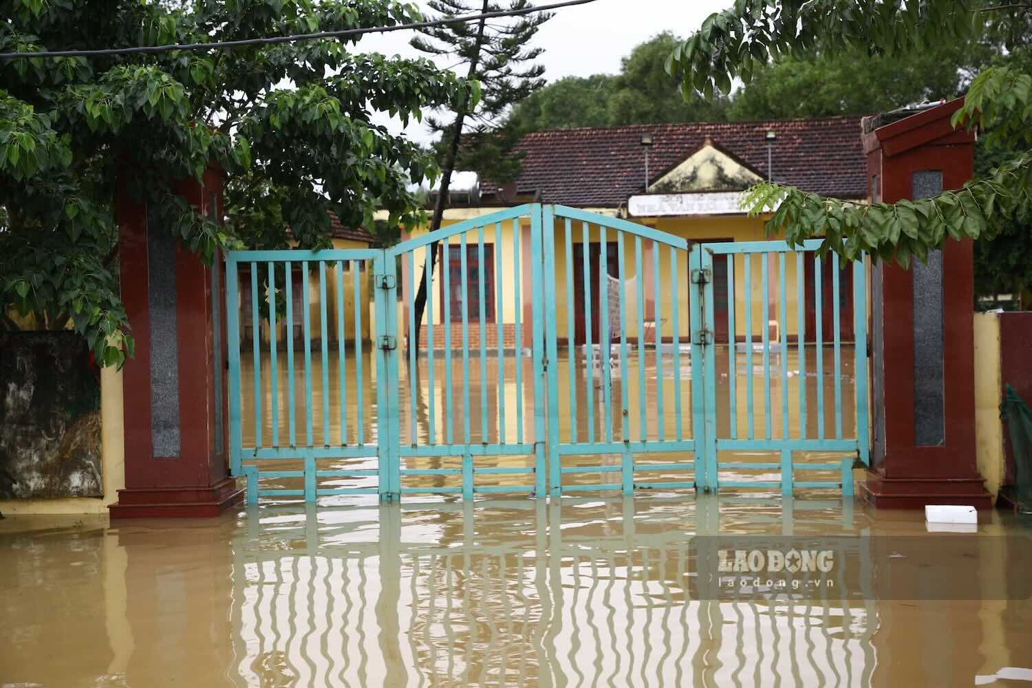 Mua lu nhung ngay qua khien nhieu noi tai Quang Binh ngap sau trong nuoc. Anh: Cong Sang