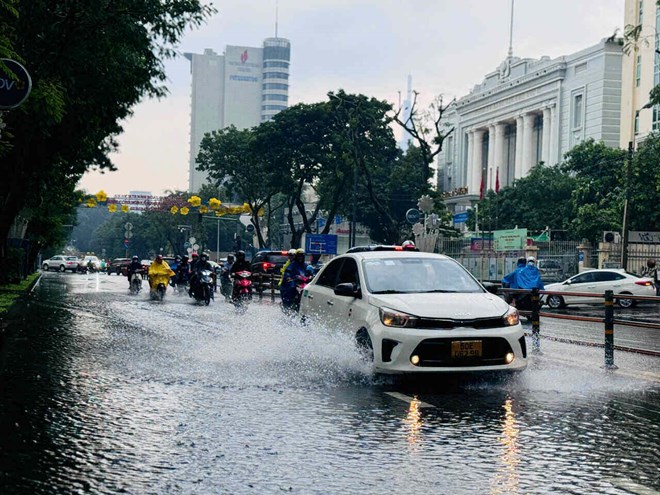 Weather forecast for Ho Chi Minh City tomorrow evening, November 1st, there will be scattered showers. Photo: Anh Tu