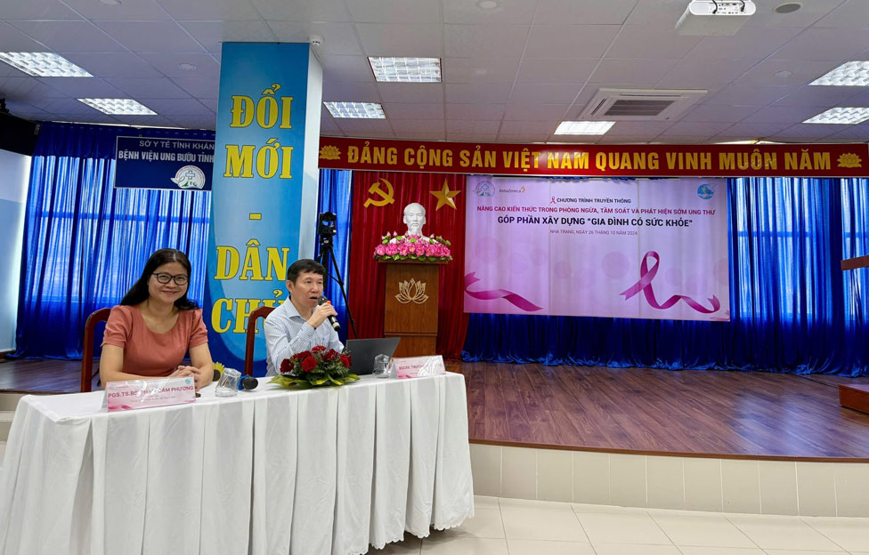 AstraZeneca Việt Nam hỗ trợ chương trình Truyền thông Phòng chống các bệnh ung thư và ung thư vú 2024 tại Bệnh viện Ung bướu tỉnh Khánh Hòa. Ảnh: DN cung cấp