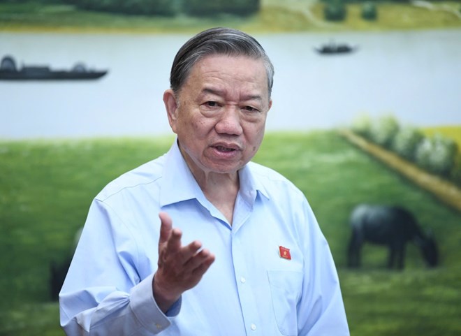 General Secretary To Lam said that recently, when checking down to the ward and commune levels, some people did not want to convert to digital because "if we convert to digital, we will lose our jobs". Photo: Pham Dong