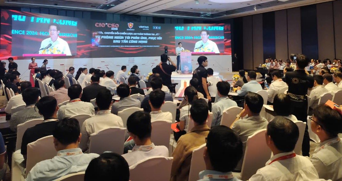 The workshop on information security strategy transformation attracted the participation of hundreds of experts, leaders of agencies, businesses... Photo: Nguyen Dang