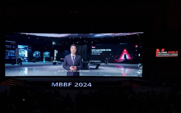 Ken Hu, Huawei's rotating chairman, delivered the opening speech at MBBF 2024, focusing on 5.5G networks. Photo: Huawei