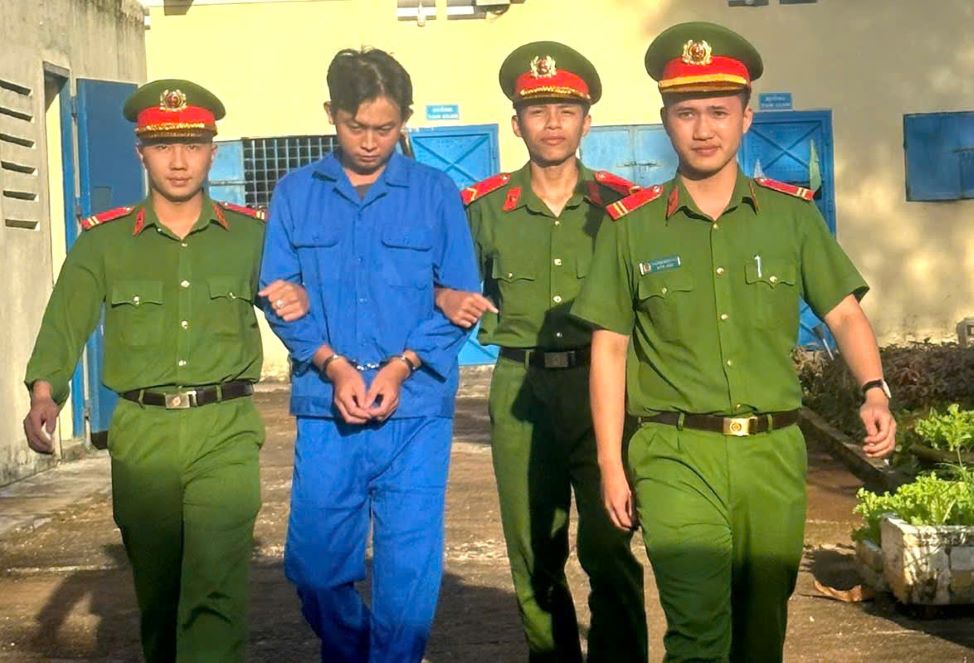Đến khi bị bắt, đối tượng Lộc đã chiếm đoạt khoảng 500 triệu đồng của hàng trăm bị hại. Ảnh: Minh Quỳnh