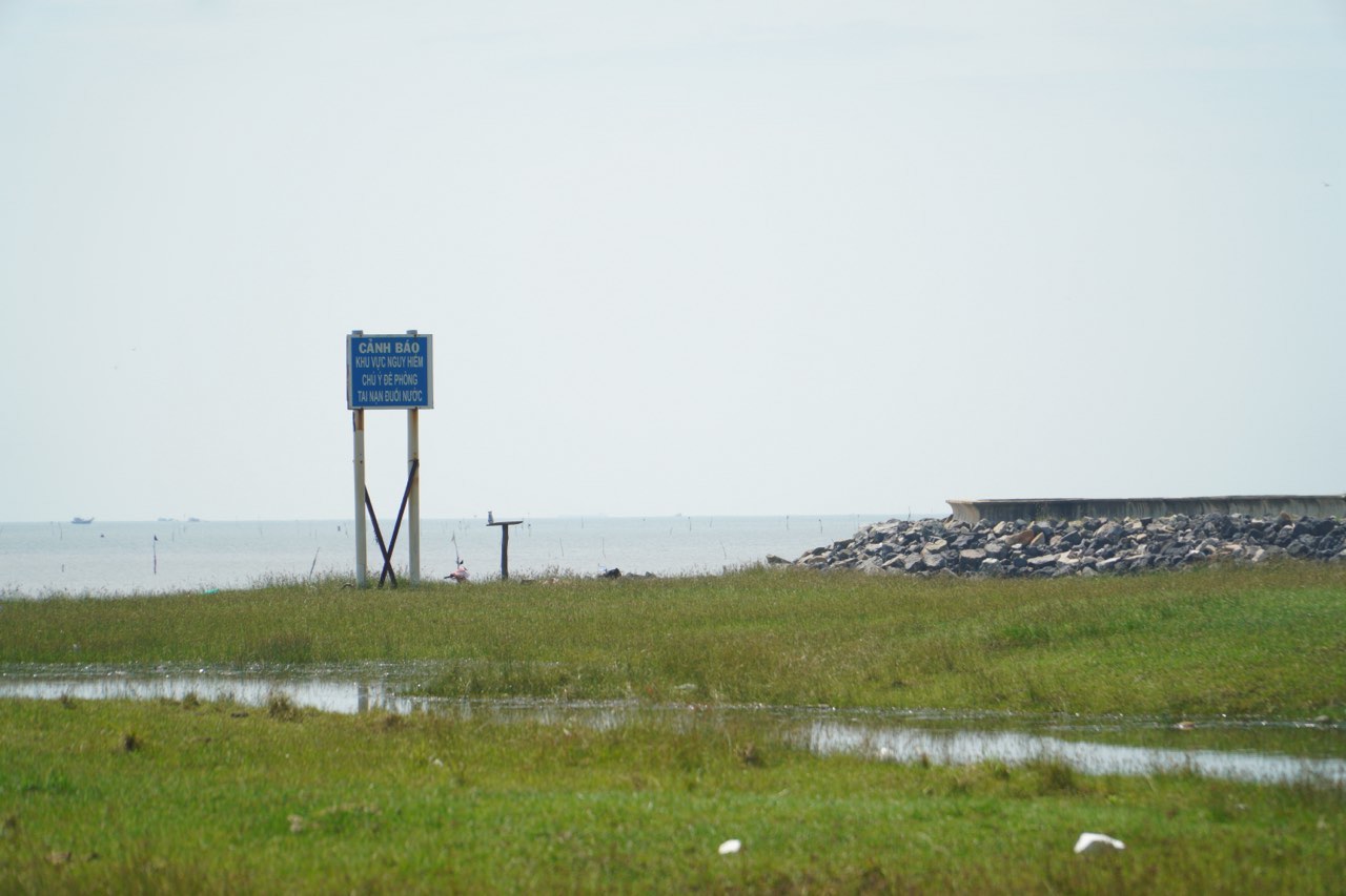 Phan khu C (318,32 ha) la khu trung tam tai chinh, kinh te, thuong mai dich vu, van phong va ben cang, khu do thi hien dai gom cac khu nha o (nha o lien ke, biet thu, nha o cao tang). Phan khu D (480,46 ha) la khu trung tam thuong mai, nghi duong cao cap, do thi hien dai va phan khu E (458,12 ha) la mat nuoc, kenh dan va cay xanh.