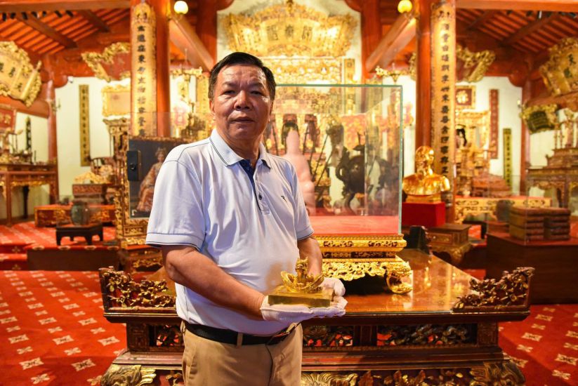 The Nam Hong Royal Museum of businessman Nguyen The Hong displays many precious antiques of the Nguyen Dynasty, including the Golden Seal of the Emperor. Photo: Tran Tuan